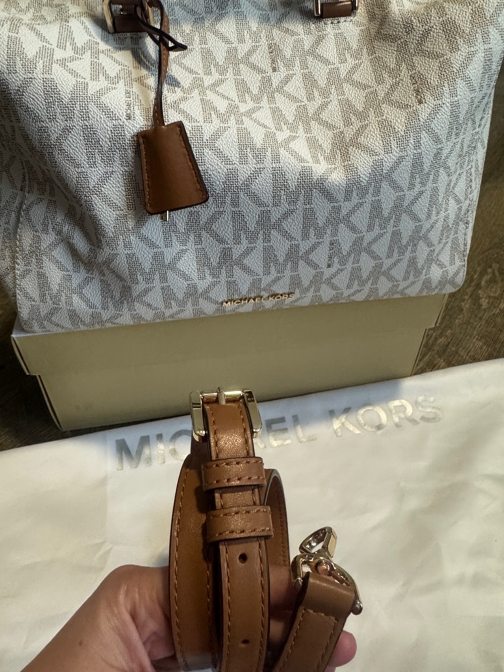 Michael Kors Signature Satchel in Vanilla and Brown - Picture 3 of 14